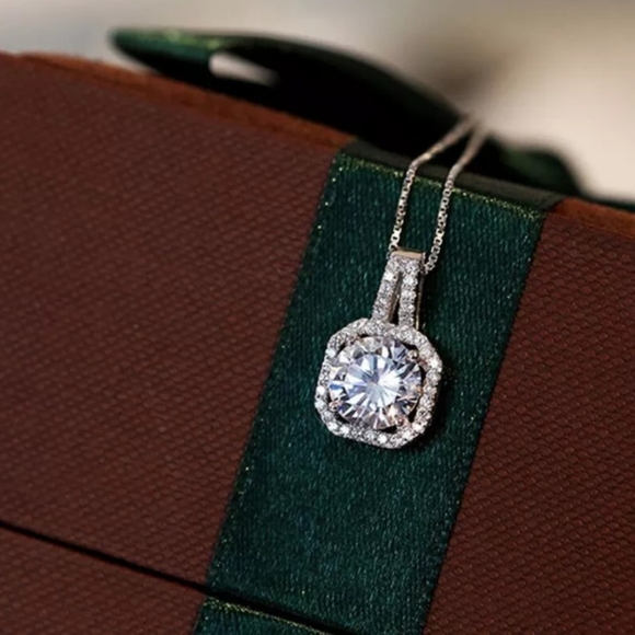 Cubic zirconia pendant necklace - Picture 3 of 5